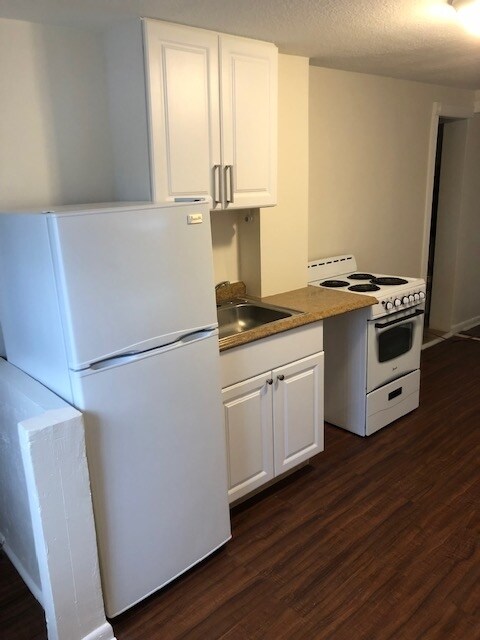 Building Photo - 206 S 15th Ave