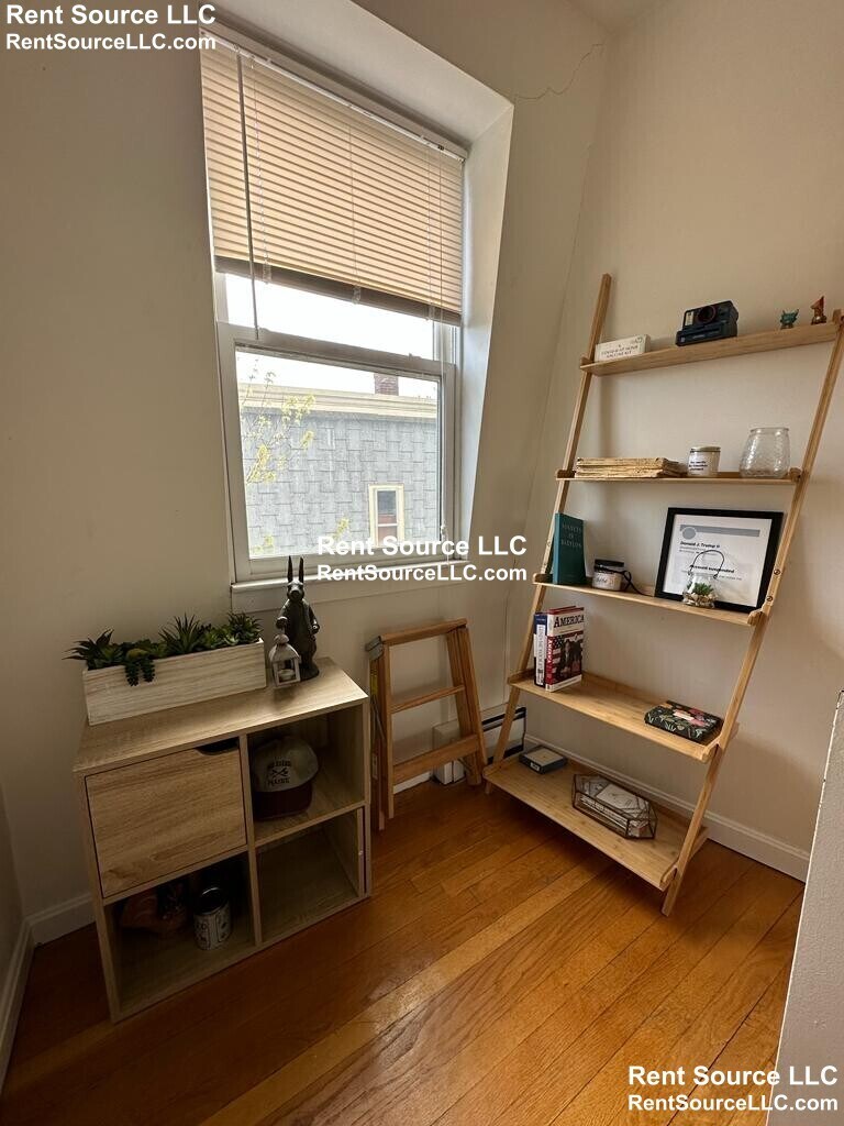 Building Photo - 8 Hingham St