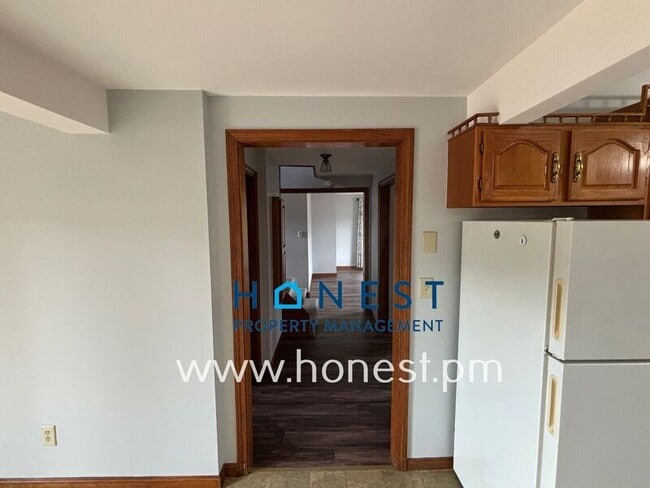 Building Photo - 273 Pond Rd