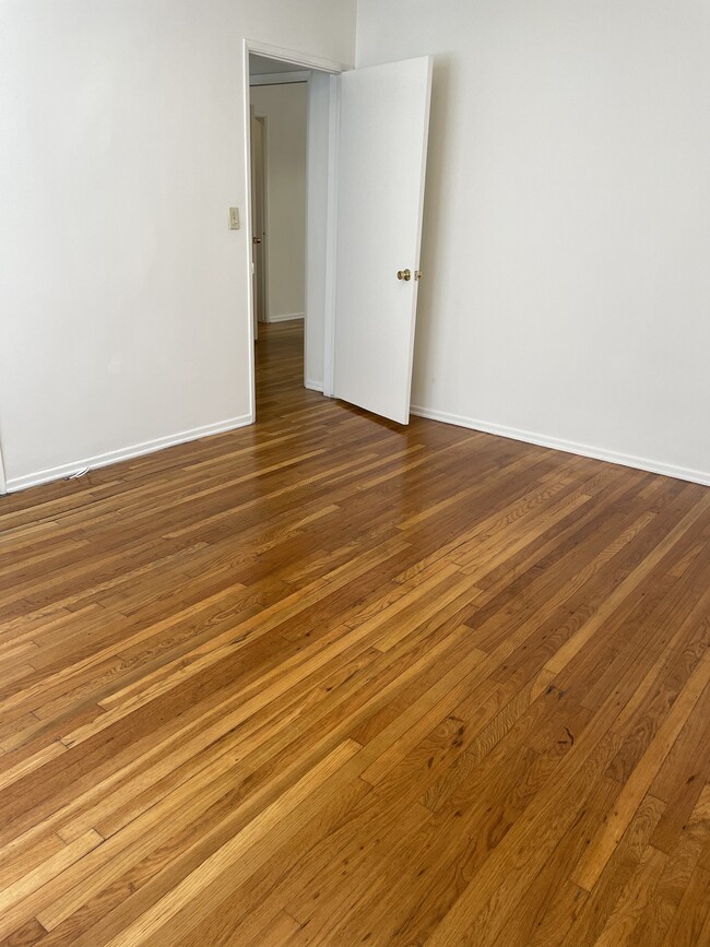 Building Photo - 1058 S Wooster St