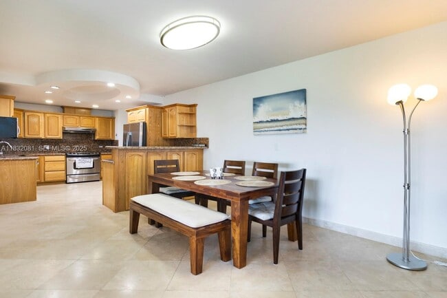 Building Photo - 3 Island Ave