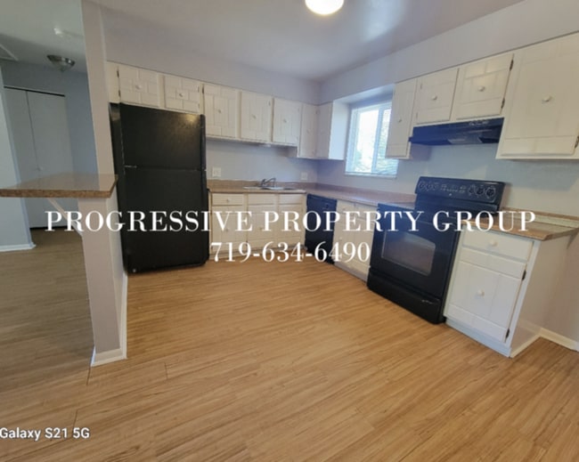 Building Photo - 2 Bed 1 Bath Apartment in a GREAT location!