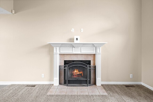 Building Photo - Pet Friendly Three Bedroom with Bonus!