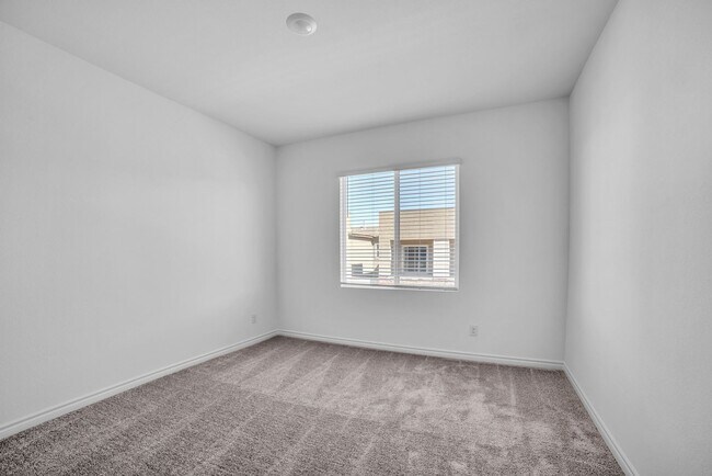 Building Photo - Stunning Home Located in the Desirable Bla...