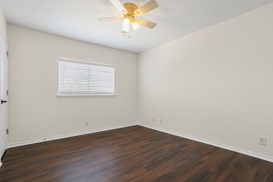 Building Photo - 2134 Colorado Bnd