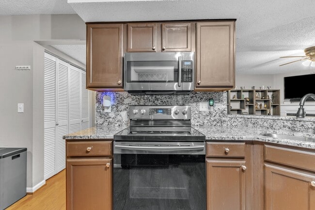 Building Photo - 7731 Falcon Rest Cir
