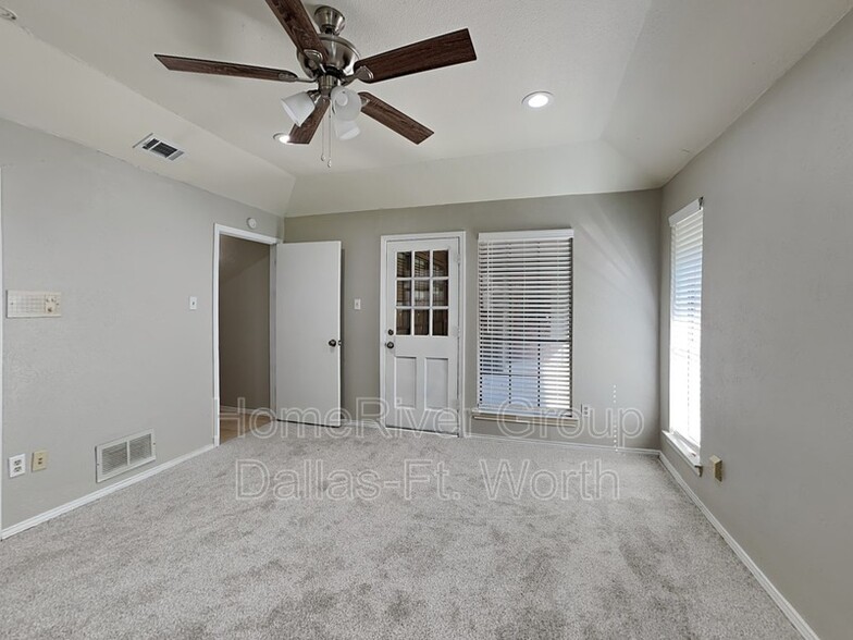 Building Photo - 1108 Huntington Dr