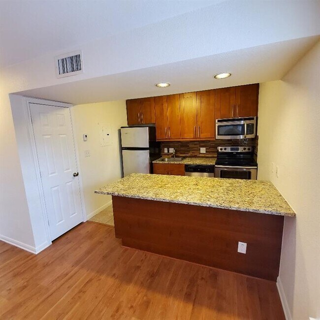 Building Photo - 7685 Northcross Dr