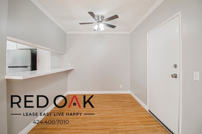 Building Photo - 15405 Vanowen St