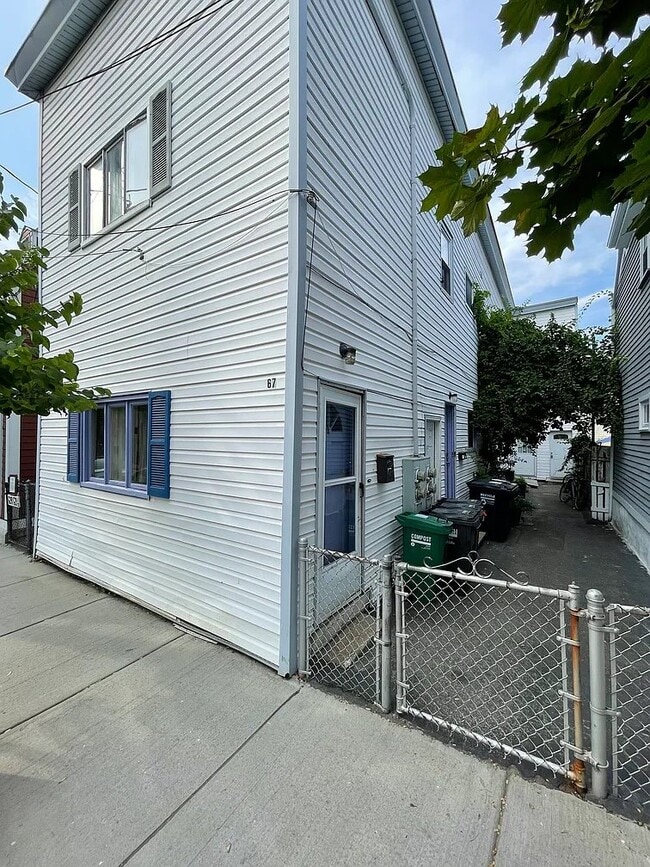 Building Photo - 67 Gore St