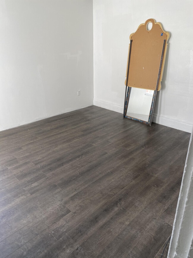 Building Photo - 304 Strawberry Way