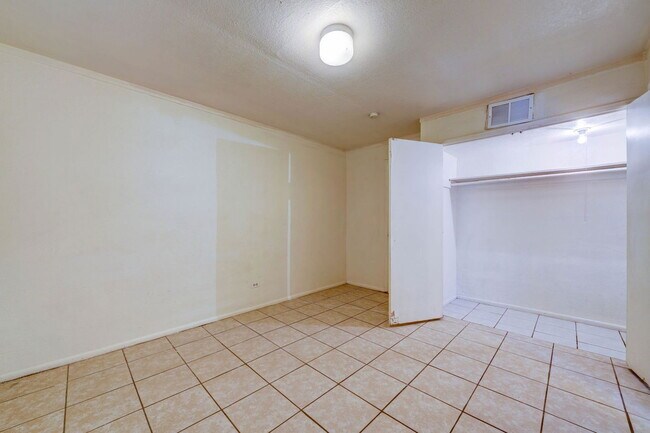 Building Photo - 251 W Northern Ave