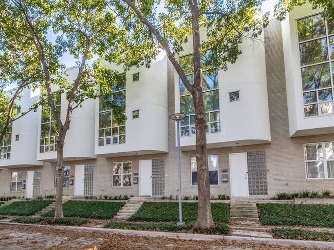 Building Photo - 3352 Miro Pl