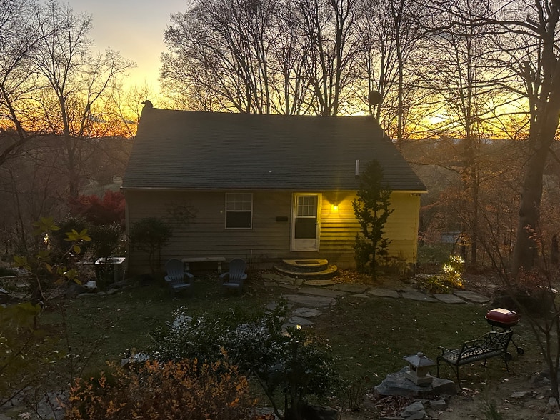 Building Photo - 3880 Point of Rocks Rd