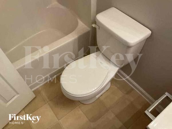 Building Photo - 736 Shadow Lake Dr