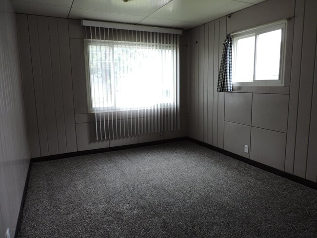 Building Photo - 2 bedroom, 1 bath house