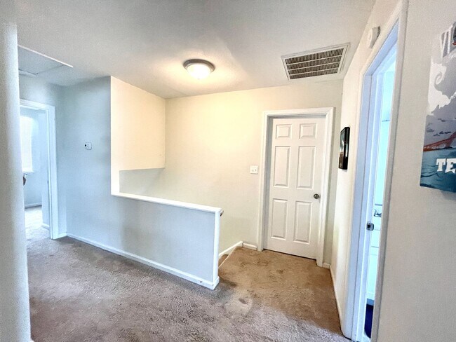 Building Photo - Rare, sought-after 5 bedroom home in Pembroke Meadows.