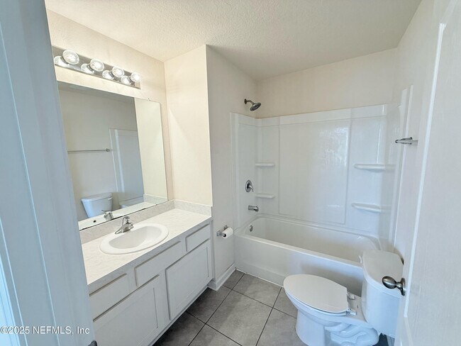 Building Photo - 523 Spanish Oaks Way
