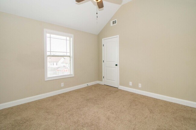 Building Photo - 3338 N Henderson Way