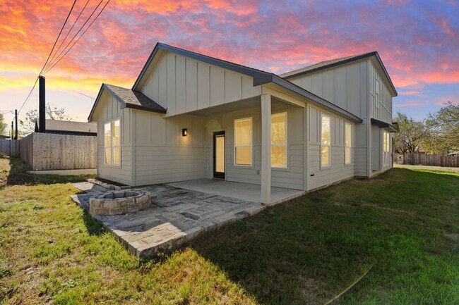 Building Photo - 853 Cypress Ln