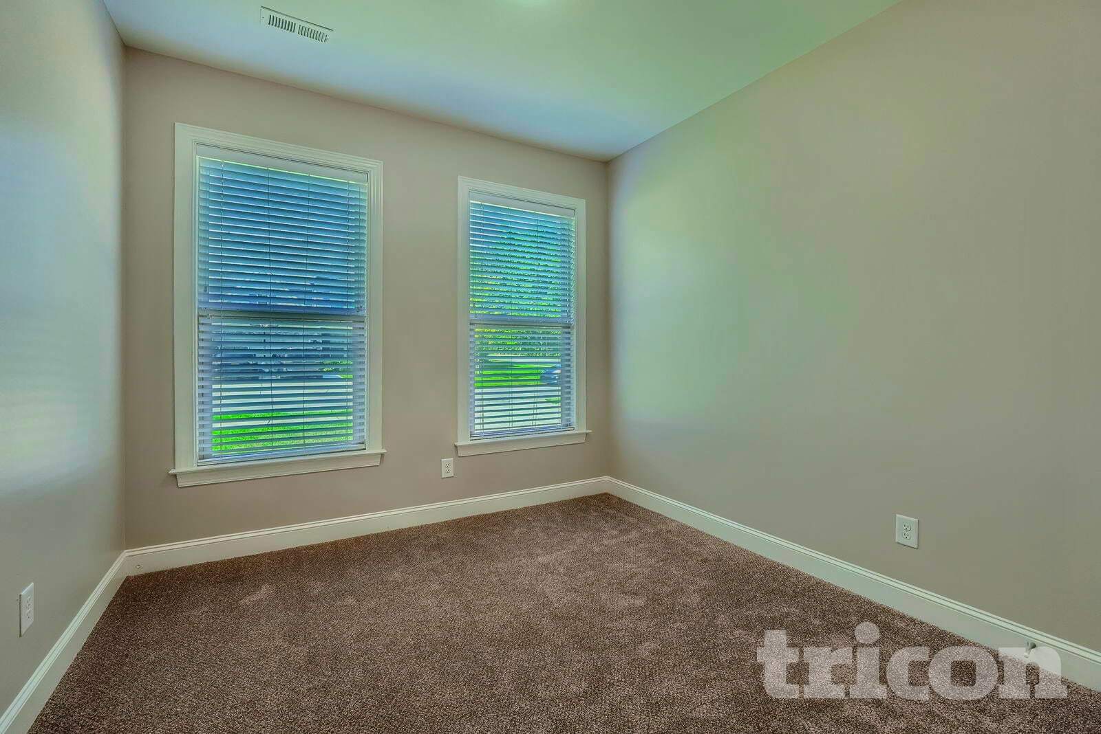 Building Photo - 6013 Hyde Park Drive