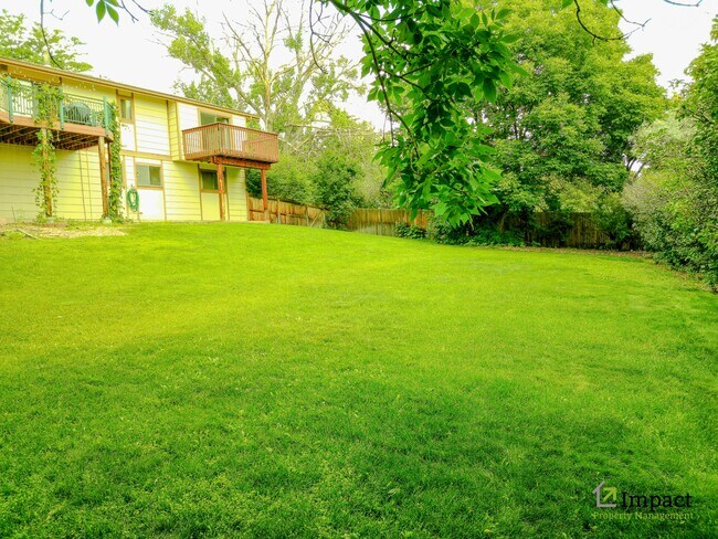 Building Photo - 5005 Sunbird Cliffs Dr