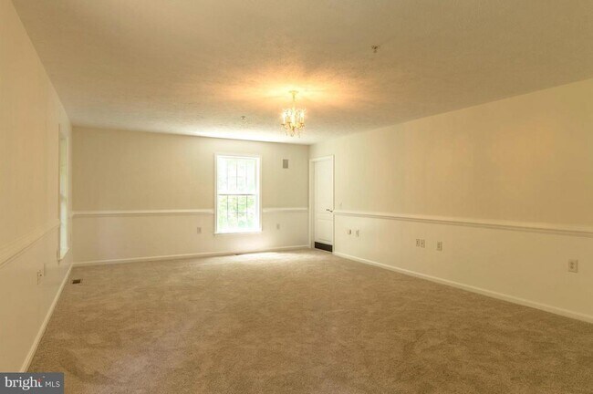 Building Photo - 23258 Oak Dr