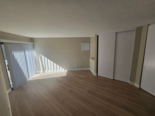 Building Photo - 2/2 Condo in Mira Mesa with Easy Freeway Access