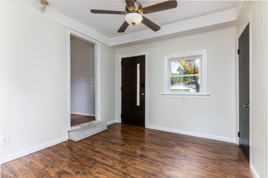 Breezeway - 7923 S Rock Hill Rd