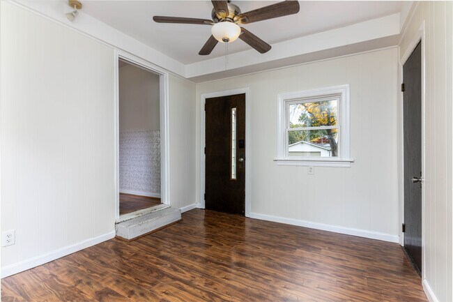 Breezeway - 7923 S Rock Hill Rd