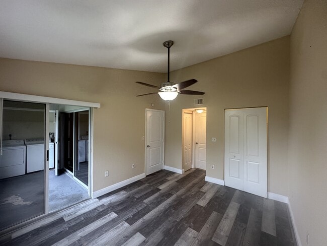 Building Photo - 2831 N Oakland Forest Dr