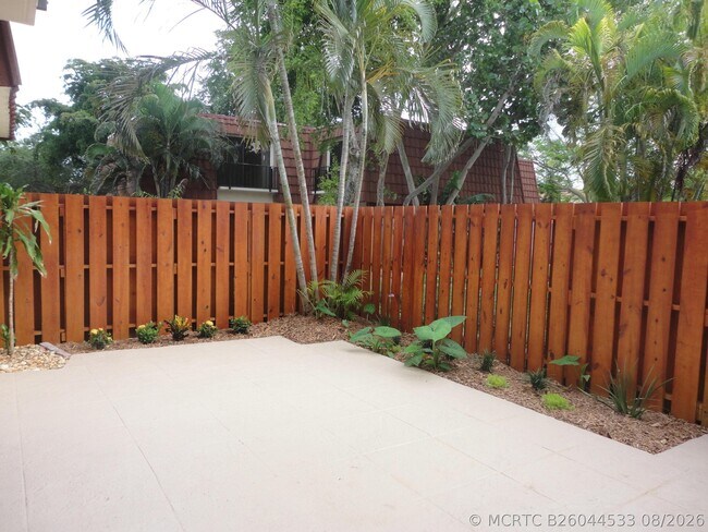 Building Photo - 3008 San Clara Dr