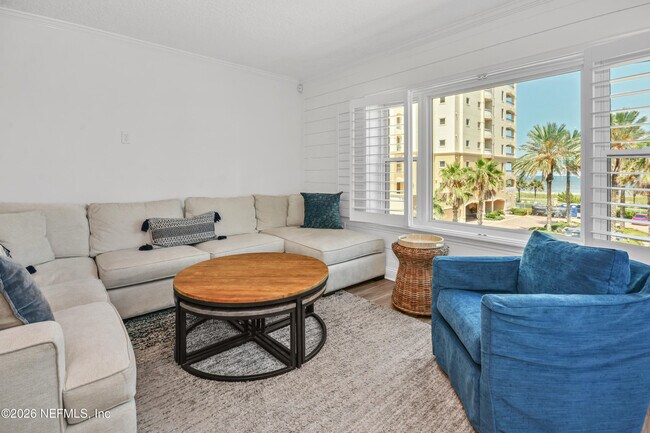 Building Photo - 922 1st St S