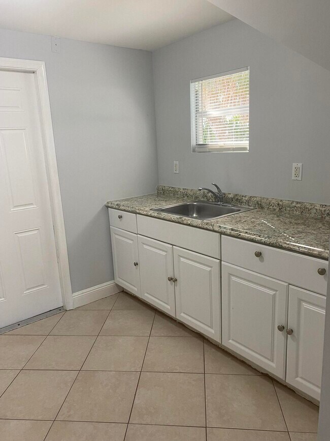 Building Photo - 508 57th St