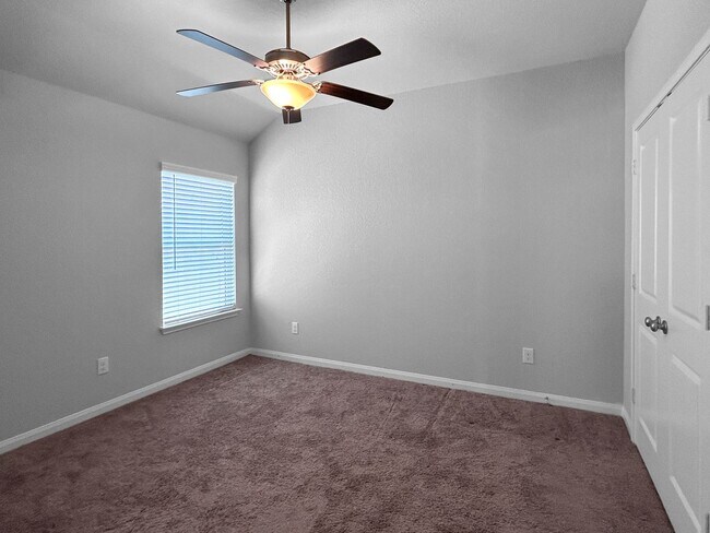 Building Photo - Contemporary 3-Bedroom Near Randolph AFB