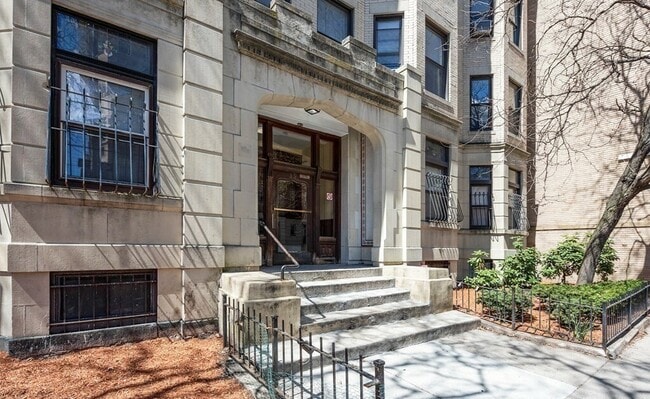 Building Photo - 39 Hemenway St