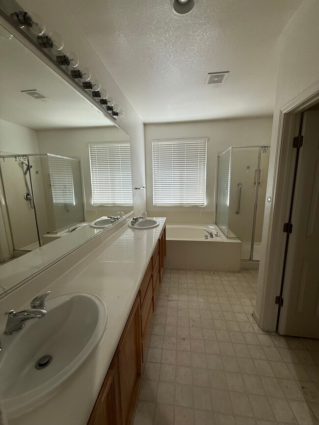 Building Photo - 9644 Crisswell Dr