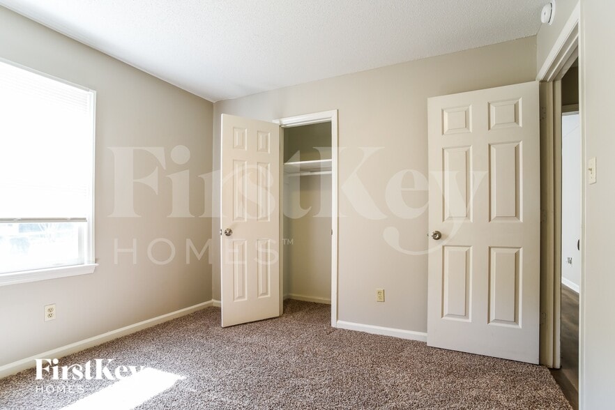Building Photo - 814 Dewey St