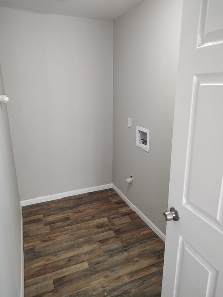 Building Photo - 8905 Seacliff St