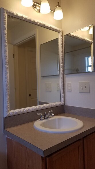 Framed mirrors in the bathrooms - 2306 S Bumby Ave