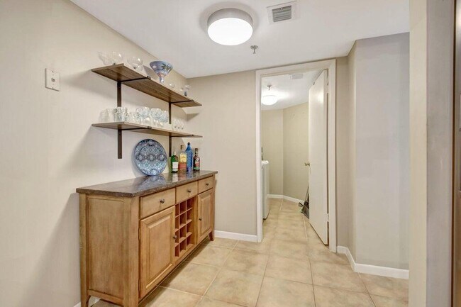 Building Photo - 950 Lavers Cir