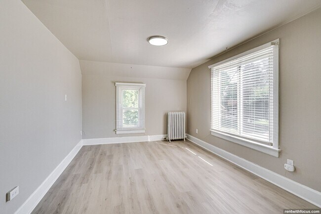 Building Photo - 1111 Oviatt St