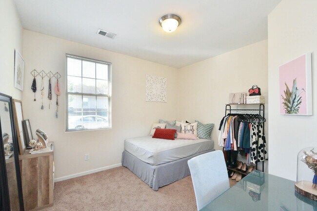 Building Photo - 2537 Sun Seeker Ct