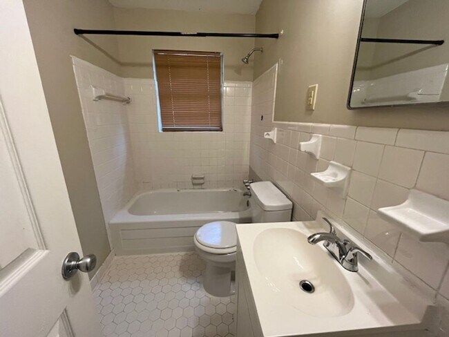 Building Photo - Renovated 3 Bedroom 1 Bath Home for Rent!!