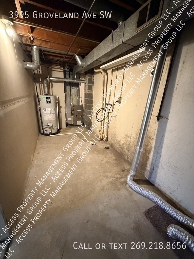 Building Photo - 3995 Groveland Ave SW