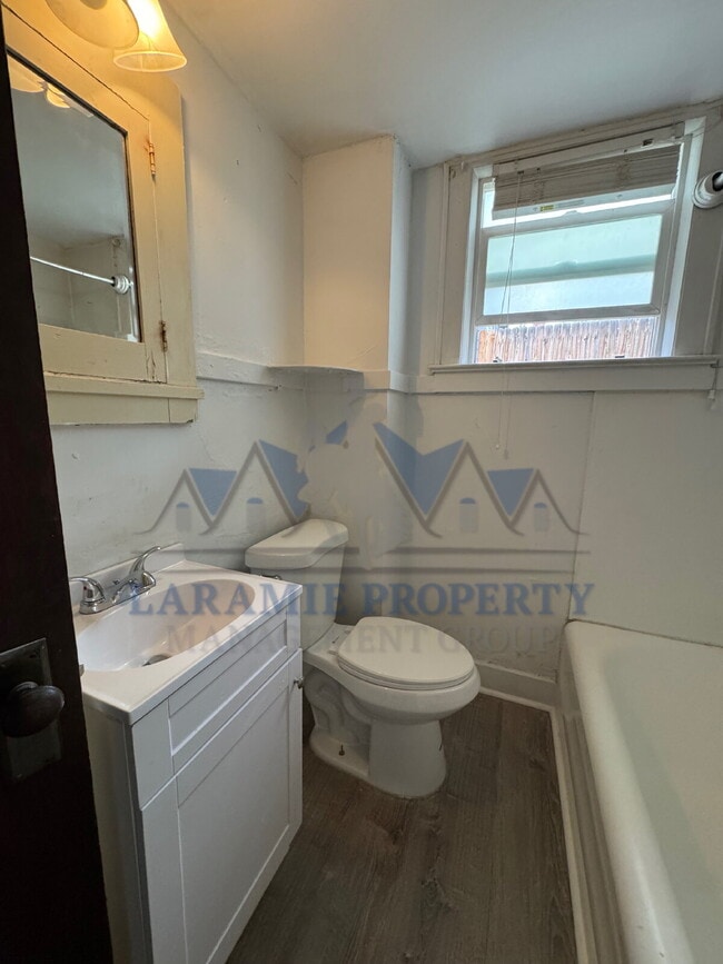 Building Photo - 1 Bed 1 Bath Apartment