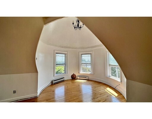 Building Photo - 92 Elm Ave