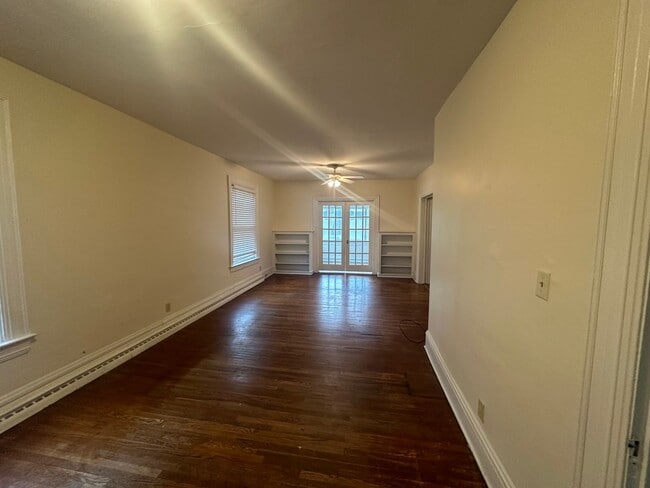 Building Photo - 3 Bedroom Home Available in July
