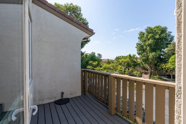 Building Photo - 3 Bed, 2 Bath Townhome in Carlsbad