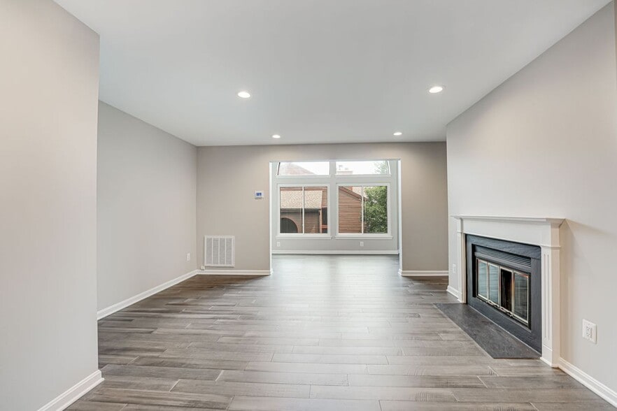Building Photo - 2815 Lee Oaks Ct